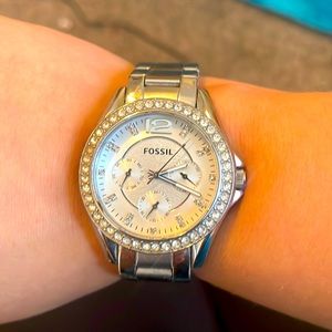 Woman’s fossil watch silver!
